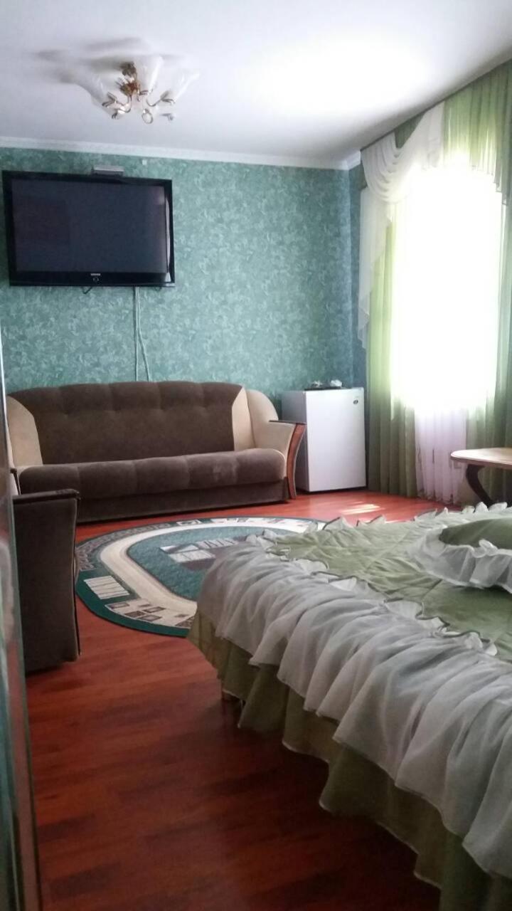 Hotel Tropicana Svitlovodsʼk Extérieur photo