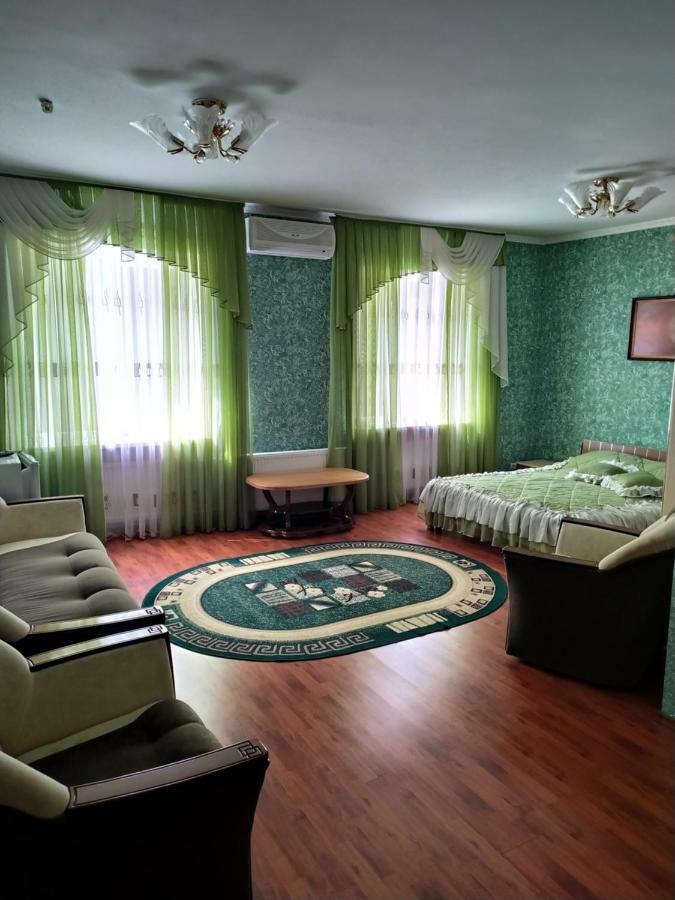 Hotel Tropicana Svitlovodsʼk Extérieur photo